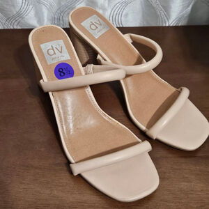 Dolce Vita Women's Beige Slip On Sandals Sz 8.5
